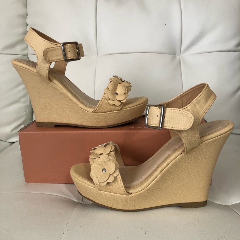 Daisy Platform Wedges